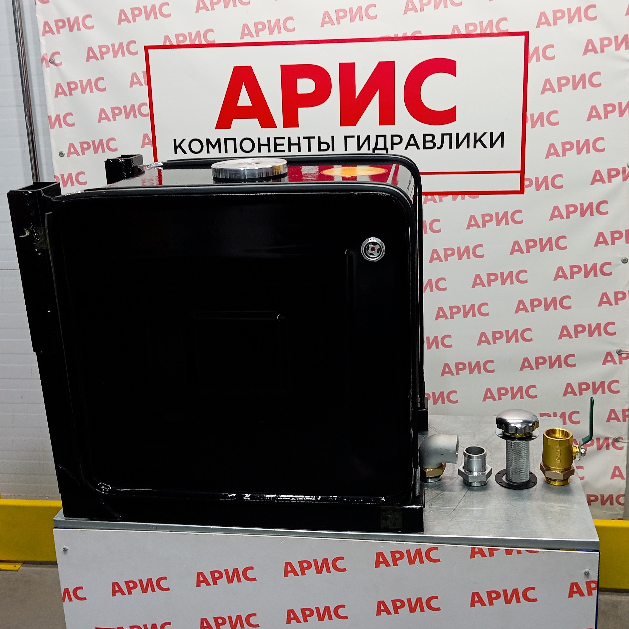 Масляный бак (боковой монтаж) на 150Л в сборе